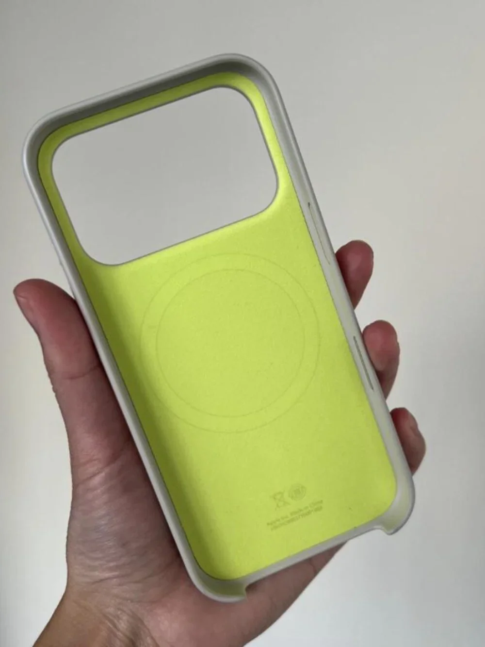 Apple iPhone 17 Pro Light Grey Beats Case